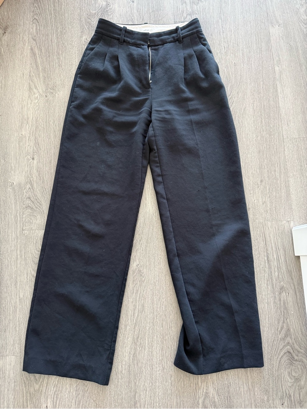 Aritzia Effortless Pants (Short) in Size 0